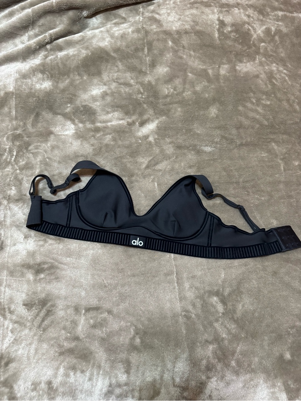 ALO Yoga Black Bralette and Matching Black Leggings Set - Picture 5 of 5